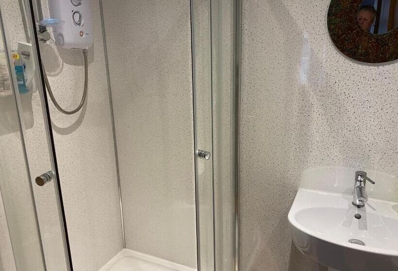 חדר דלוקס, The Barley House