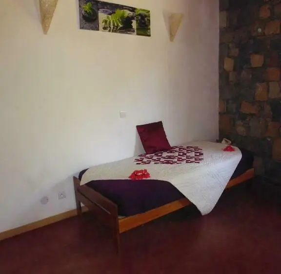 اتاق استاندارد سه تخته با بالکن, Casa De France