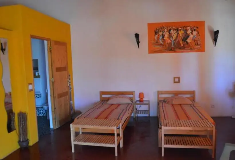 اتاق استاندارد چهار تخته, Casa De France