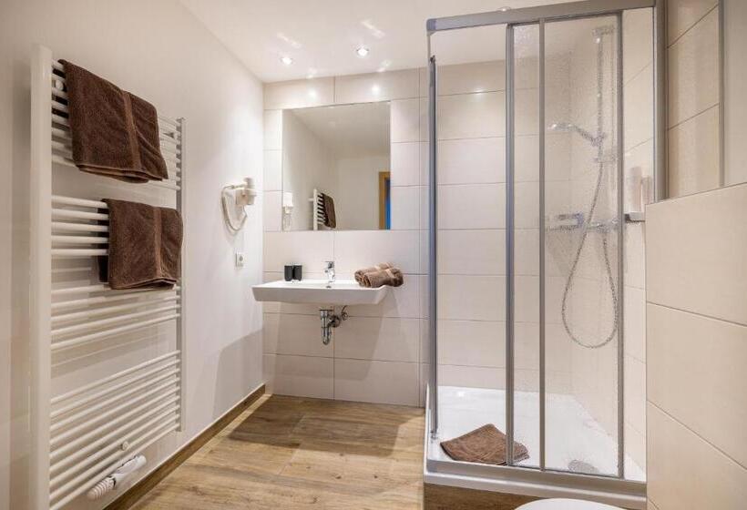 חדר משפחתי, Der Alpenblick