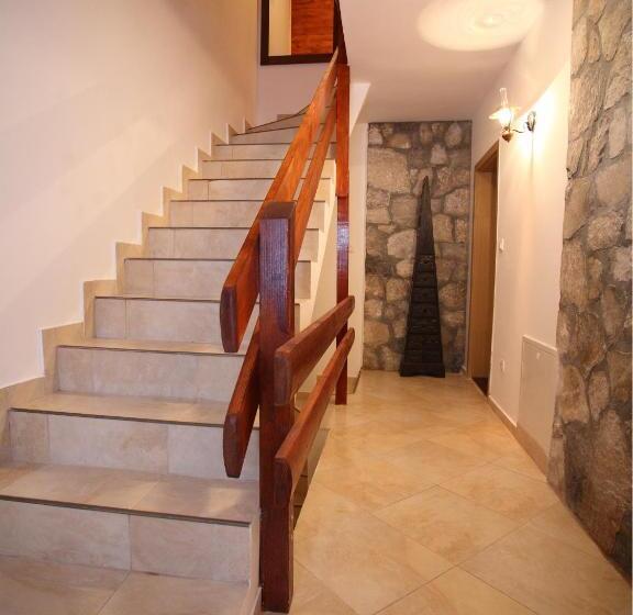 آپارتمان دوبلکس 1 خوابه, Family Apartments