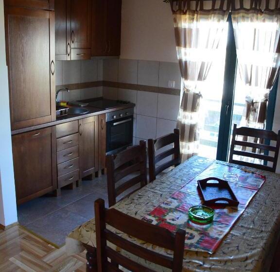 آپارتمان 3 خوابه, Family Apartments