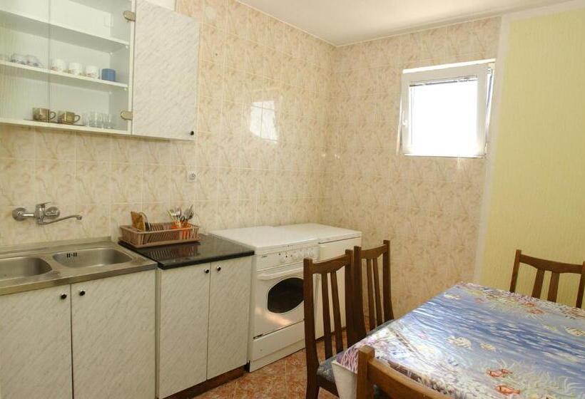 آپارتمان 2 خوابه با بالکن, Rooms & Apartments Anka