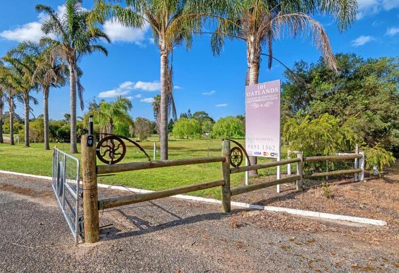 Номер Стандарт Вид на Сад, 101 Oatlands