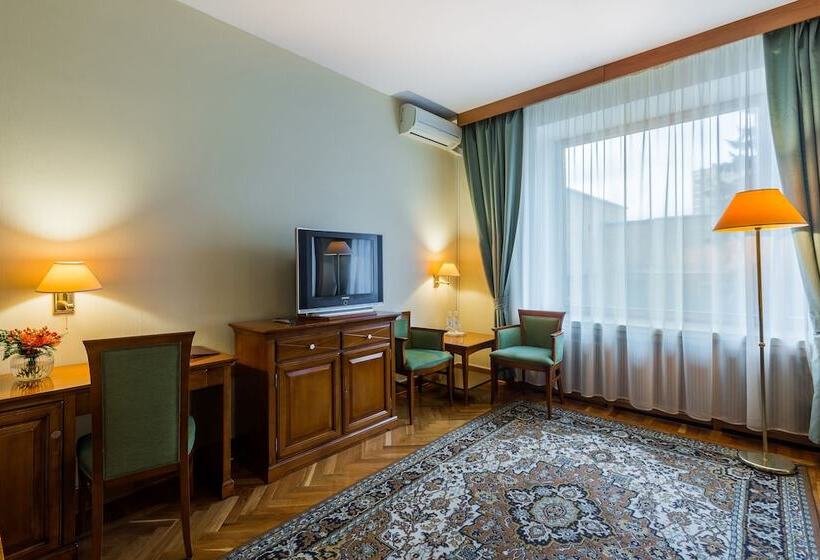 デラックスルーム, Arbat