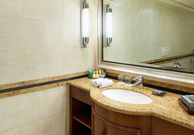 اتاق لوکس با بالکن, Cairo Marriott Hotel & Omar Khayyam Casino