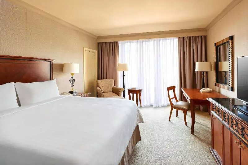 اتاق لوکس با بالکن, Cairo Marriott Hotel & Omar Khayyam Casino
