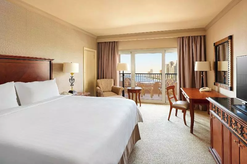 اتاق لوکس با بالکن, Cairo Marriott Hotel & Omar Khayyam Casino
