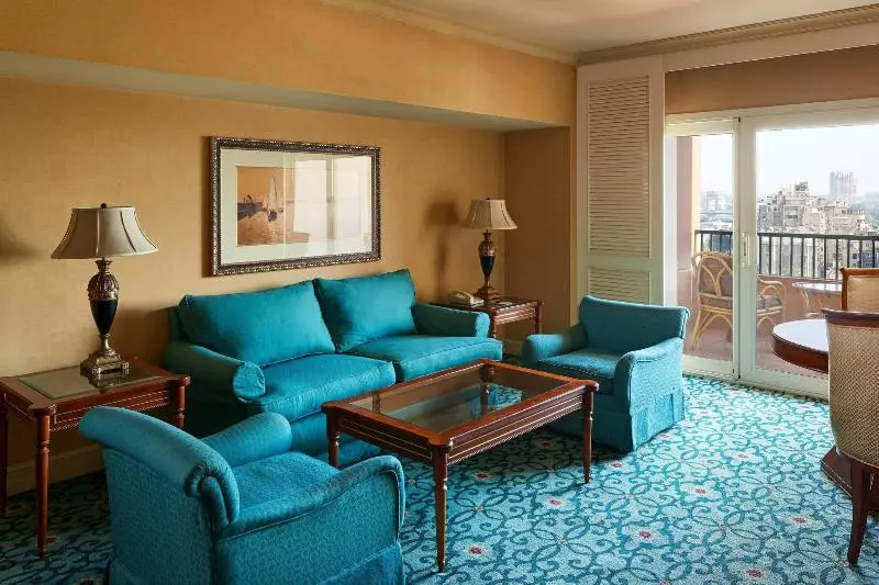 سوئیت اجرایی با تخت کینگ, Cairo Marriott Hotel & Omar Khayyam Casino
