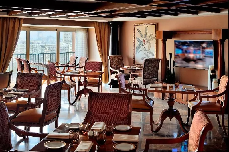 سوئیت اجرایی با تخت کینگ, Cairo Marriott Hotel & Omar Khayyam Casino