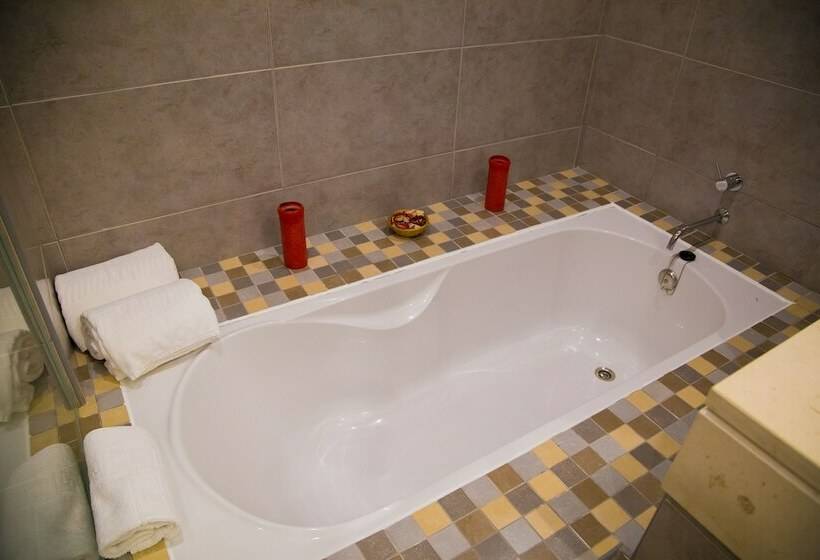 سوییت خانوادگی, Dom Fernando