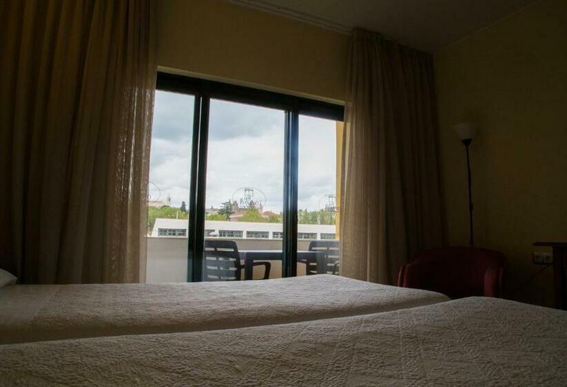 اتاق استاندارد سه نفره, Dom Fernando