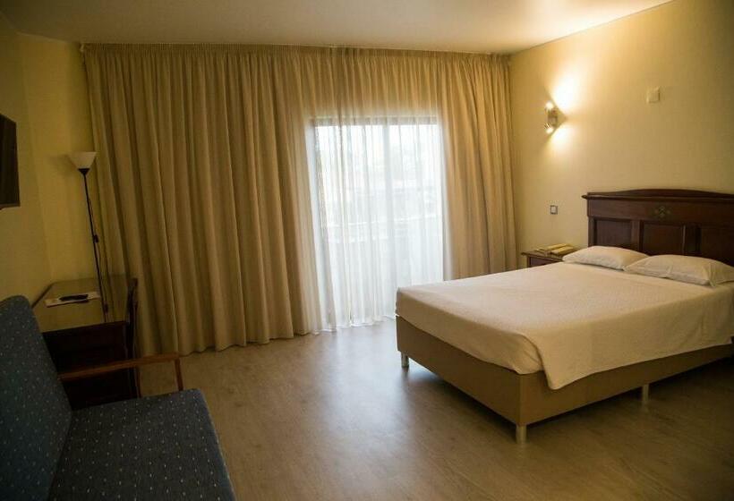 اتاق خانوادگی, Dom Fernando