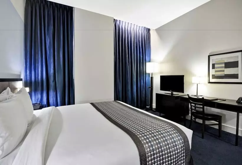 اتاق اجرایی, Dylan Hotel Nyc