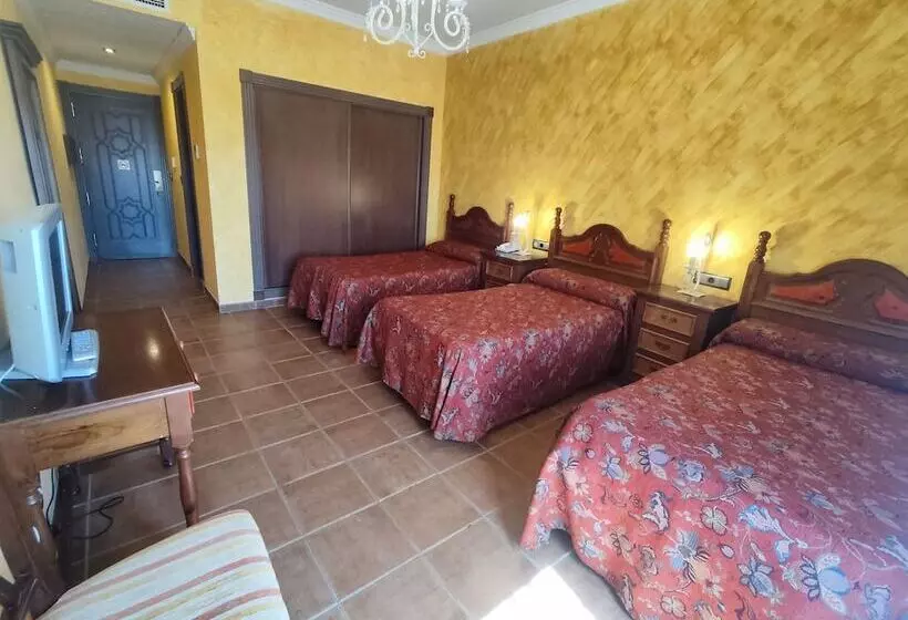 Habitació Triple Estàndard, El Doncel