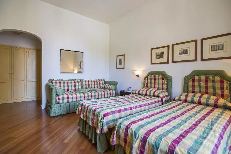 スタンダード4人部屋, Italia