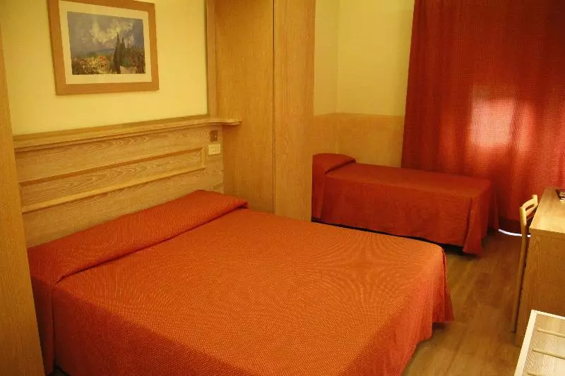 اتاق استاندارد سه نفره, Meridiana