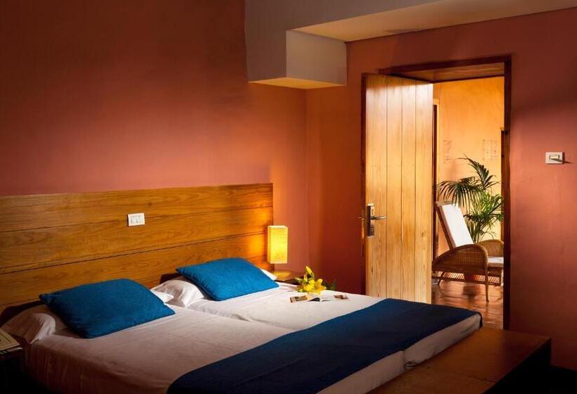 Полулюкс, Livvo La Quinta Roja