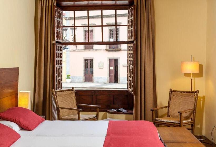 Полулюкс, Livvo La Quinta Roja