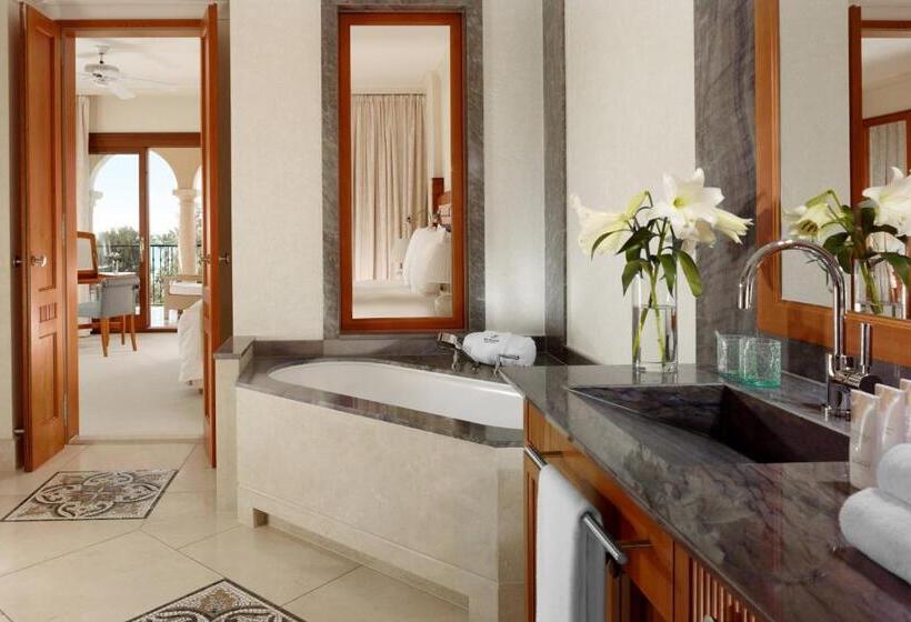 小型套房带阳台, The St. Regis Mardavall Mallorca Resort