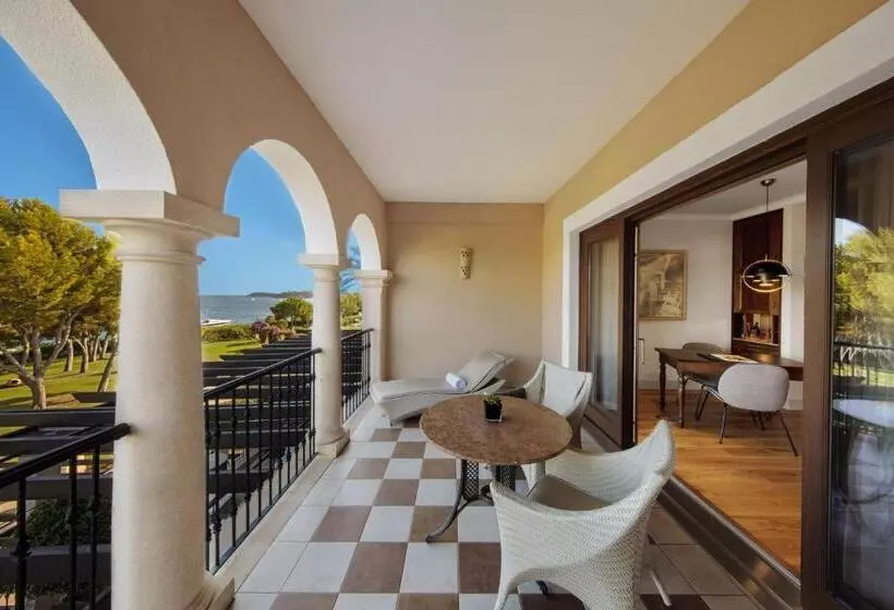 バルコニー付きジュニアスイート, The St. Regis Mardavall Mallorca Resort
