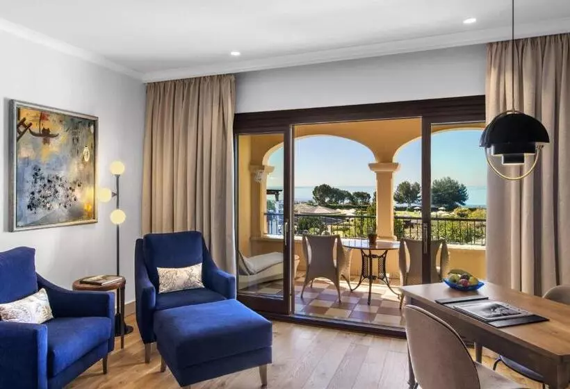 バルコニー付きジュニアスイート, The St. Regis Mardavall Mallorca Resort