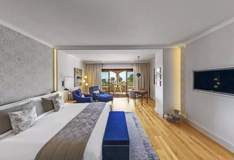 バルコニー付きジュニアスイート, The St. Regis Mardavall Mallorca Resort
