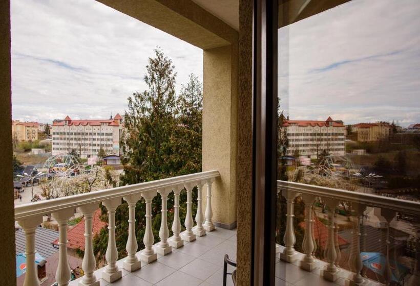 اتاق لوکس با بالکن, Na Horyzonti