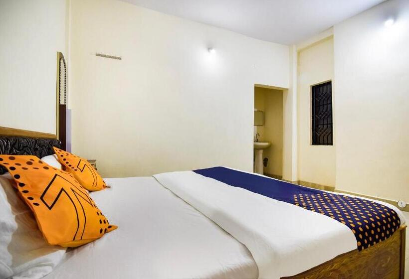 חדר קלאסי לשלושה, Oyo 69787 Pathak Guest House