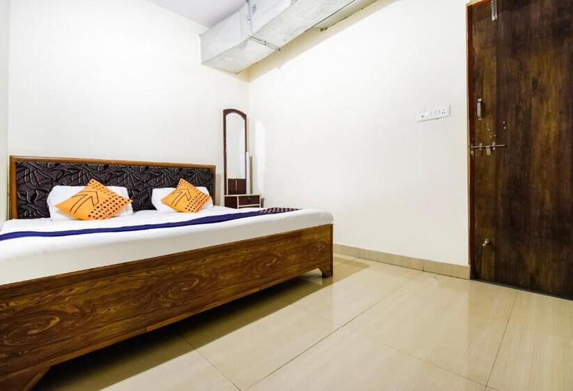 חדר קלאסי לשלושה, Oyo 69787 Pathak Guest House