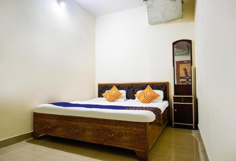 חדר קלאסי לשלושה, Oyo 69787 Pathak Guest House