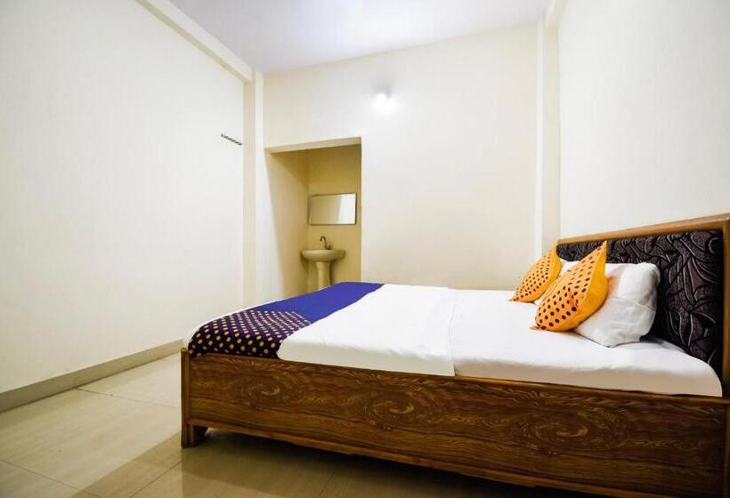 חדר קלאסי לשלושה, Oyo 69787 Pathak Guest House