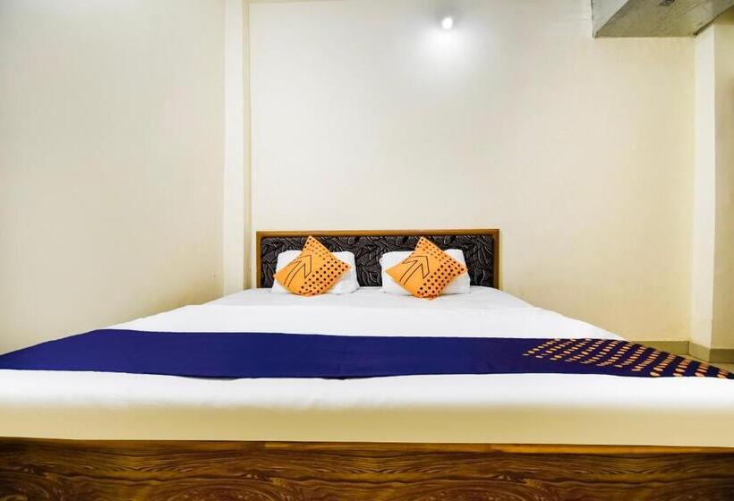 חדר קלאסי לשלושה, Oyo 69787 Pathak Guest House