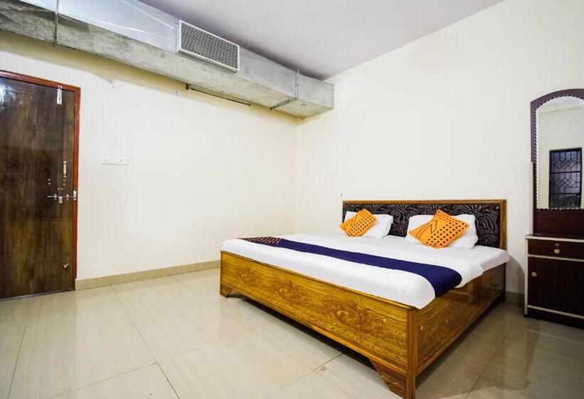 חדר קלאסי לשלושה, Oyo 69787 Pathak Guest House