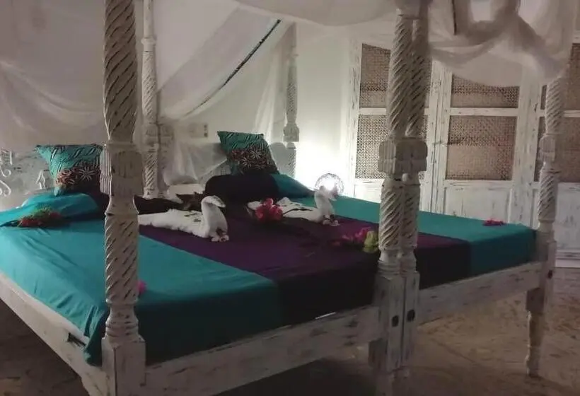 اتاق سوپریور با تخت بزرگ, Aquarius Club