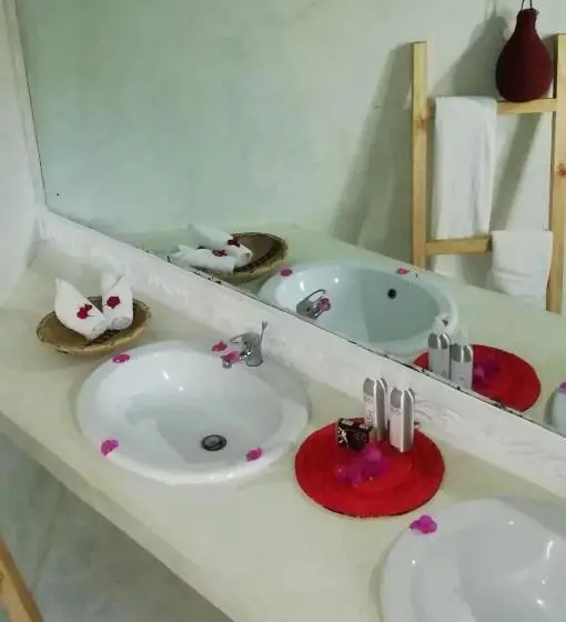 اتاق سوپریور با تخت بزرگ, Aquarius Club