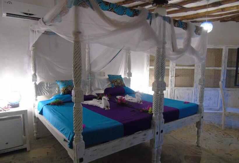 اتاق سوپریور با تخت بزرگ, Aquarius Club