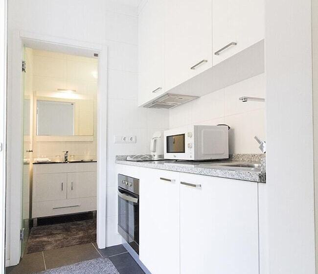 إستوديو ديلوكس, Mallus