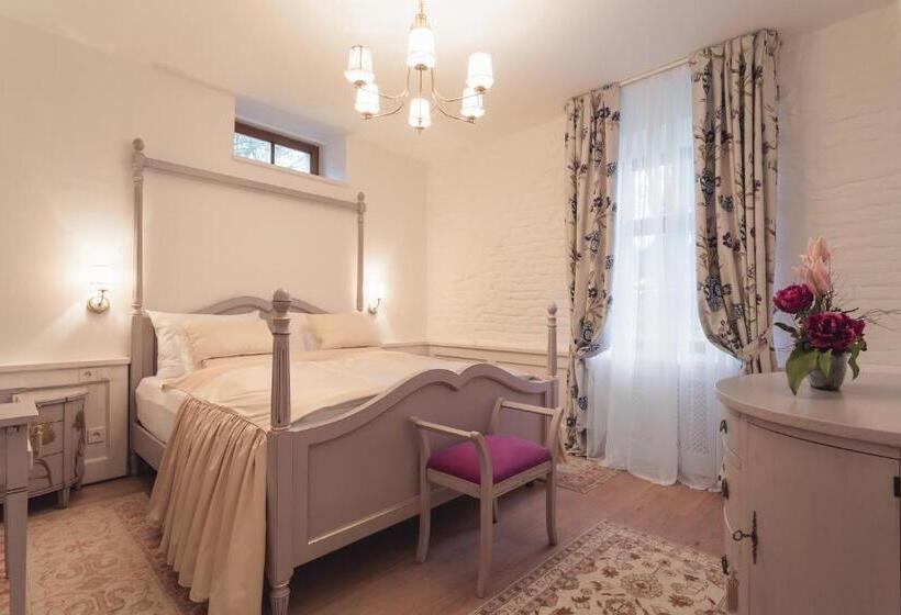 סוויטה דלוקס, Schloss Thalheim