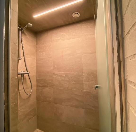 חדר בסיסי, Schloss Thalheim