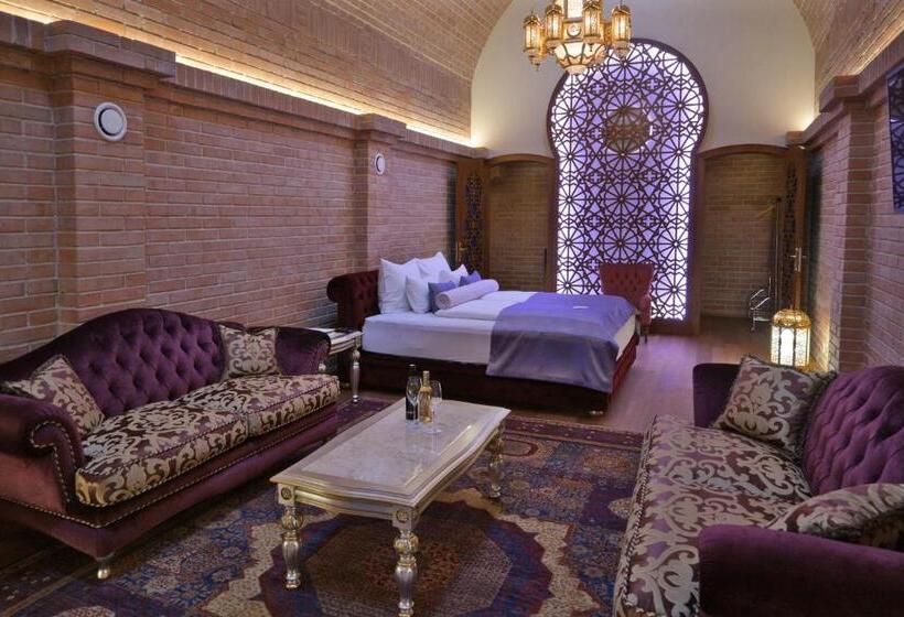 מיטת קינג בסוויטה, Schloss Thalheim