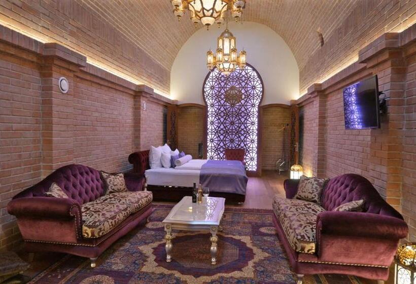 מיטת קינג בסוויטה, Schloss Thalheim