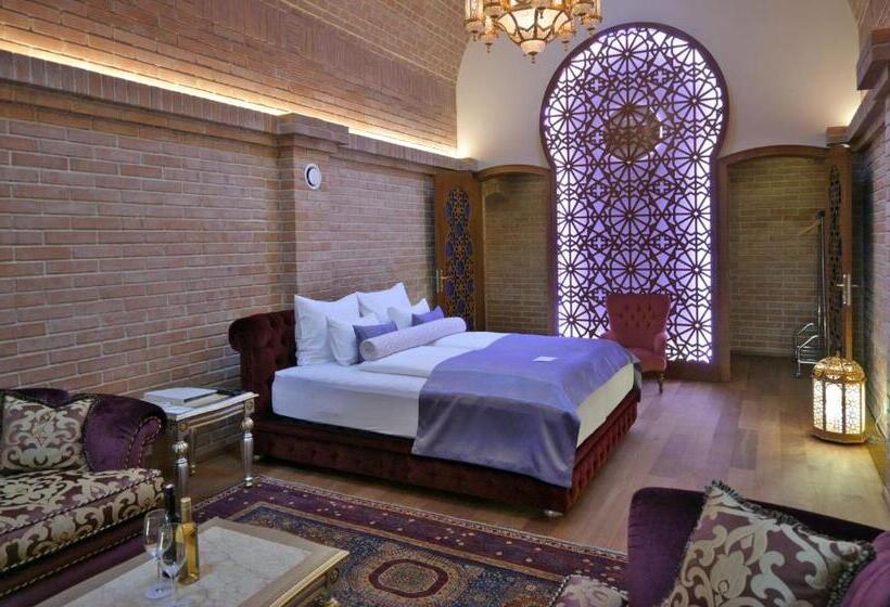 מיטת קינג בסוויטה, Schloss Thalheim