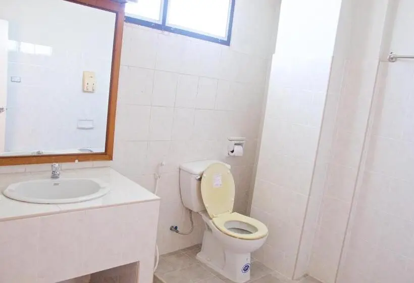 اتاق لوکس سه تخته, Sichang Shine Khao Resort