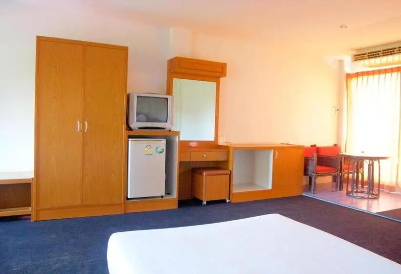 اتاق لوکس چهار تخته, Sichang Shine Khao Resort