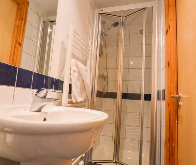 غرفة قياسية, Oyster Inn Connel