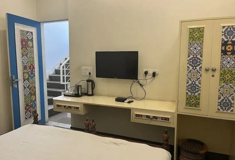 اتاق لوکس, Rajputana Diaries