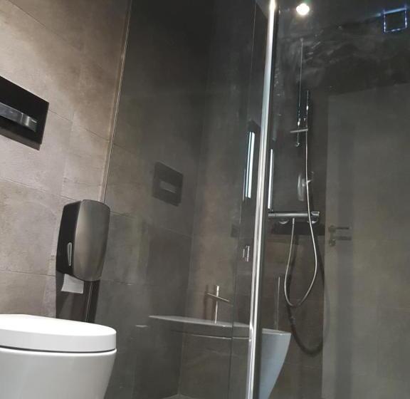 Standard room with outdoor bath, Cinecittà Luxury Guest House