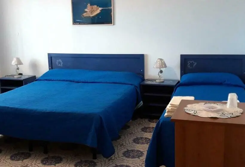 オーシャンビューのデラックストリプルルーム, Miramare B&b Di Cerri Maria