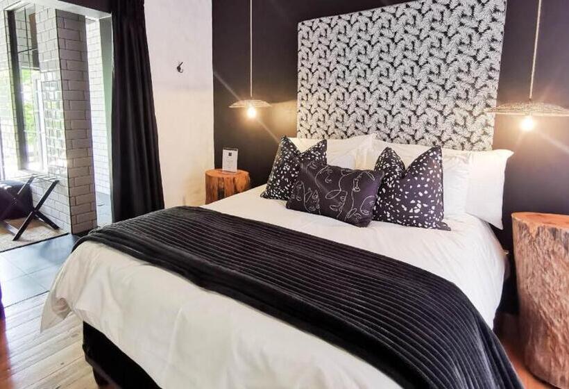 غرفة قياسية, House Of Pinardt